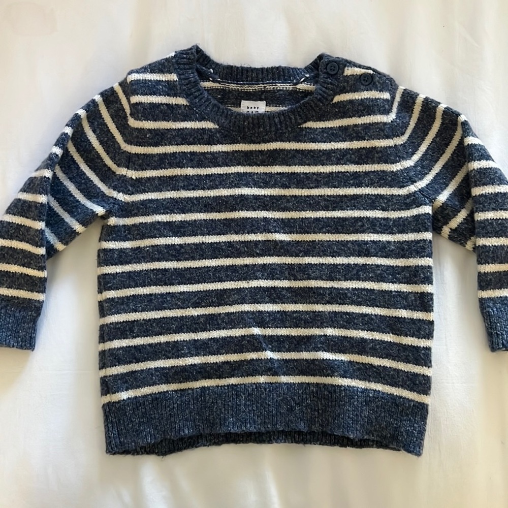 Gap sweater size 12-18 months